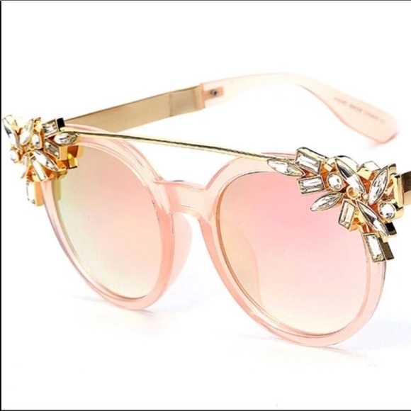 Petal Blitz Sunnies - Picture 2 of 3